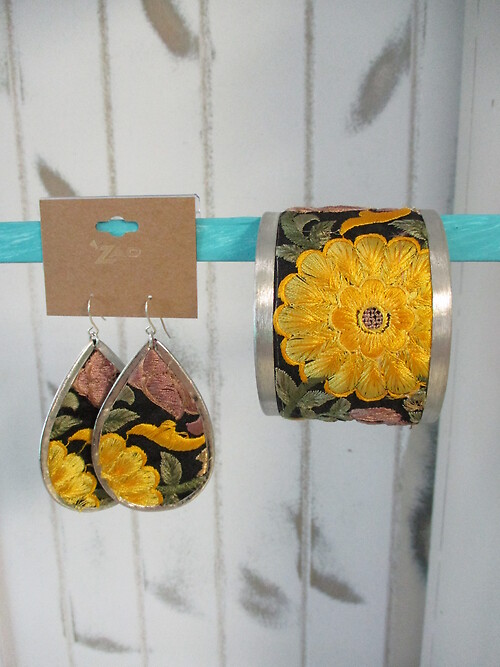 Embroidered Floral Set (Silver Sun)